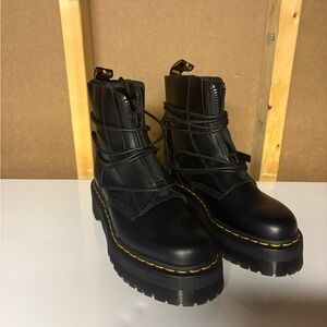 Dr. Martens Jarrick 2 Black Leather Combat Boots Size 41 NEW WITHOUT TAGS